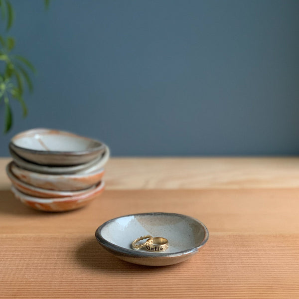 Shino Trinket Dish with Single Seigaiha Wave