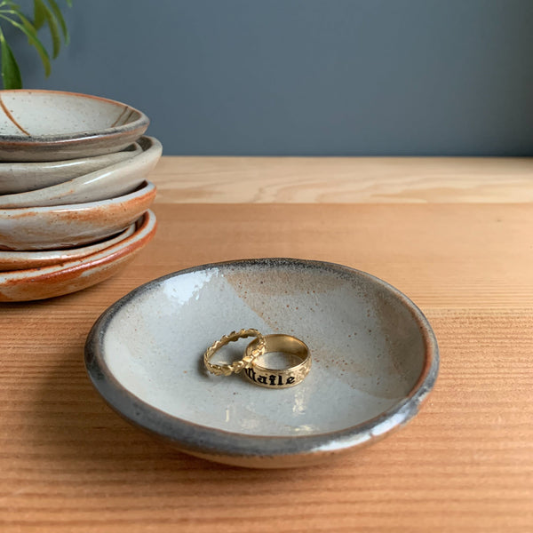 Shino Trinket Dish with Single Seigaiha Wave