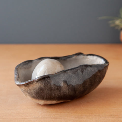 Cocoon with Closed-Form Seed Pod